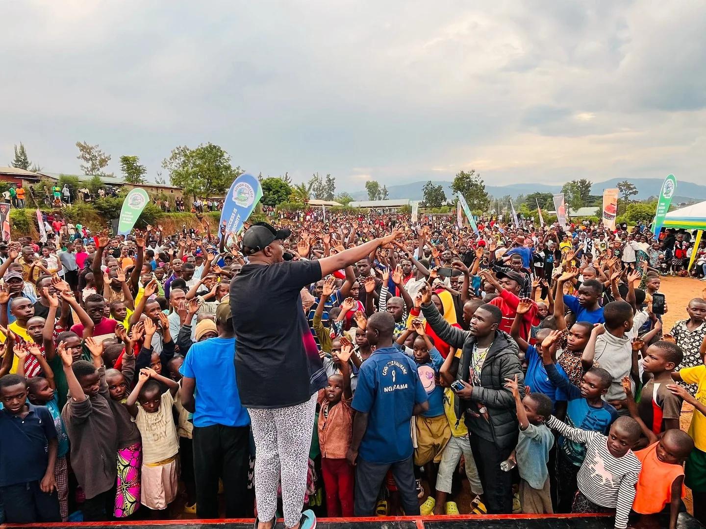 Ikiganiro n’urubyiruko ku kurwanya ibiyobyabwenge no kwimakaza isuku i Gatsibo.