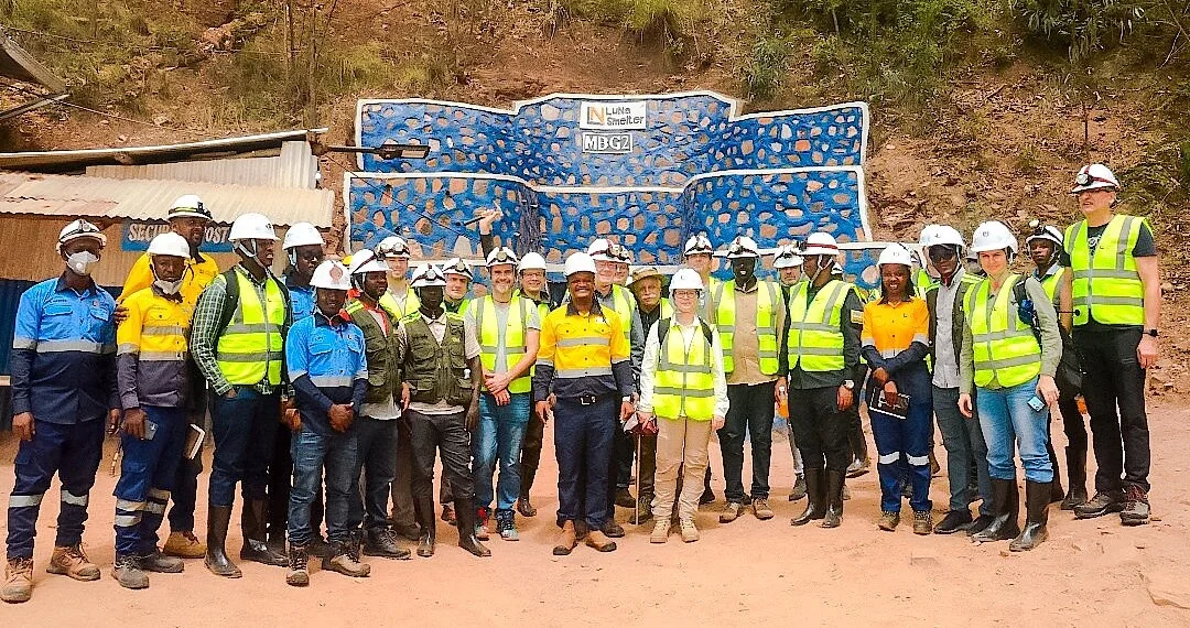 Abakozi n’abashyitsi ku bikorwa bya LUNA Smelter i Gatsibo.
