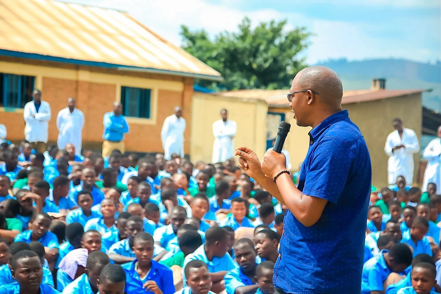 Ubukangurambaga bw’isuku n’isukura mu isantere y’ubucuruzi i Gatsibo.