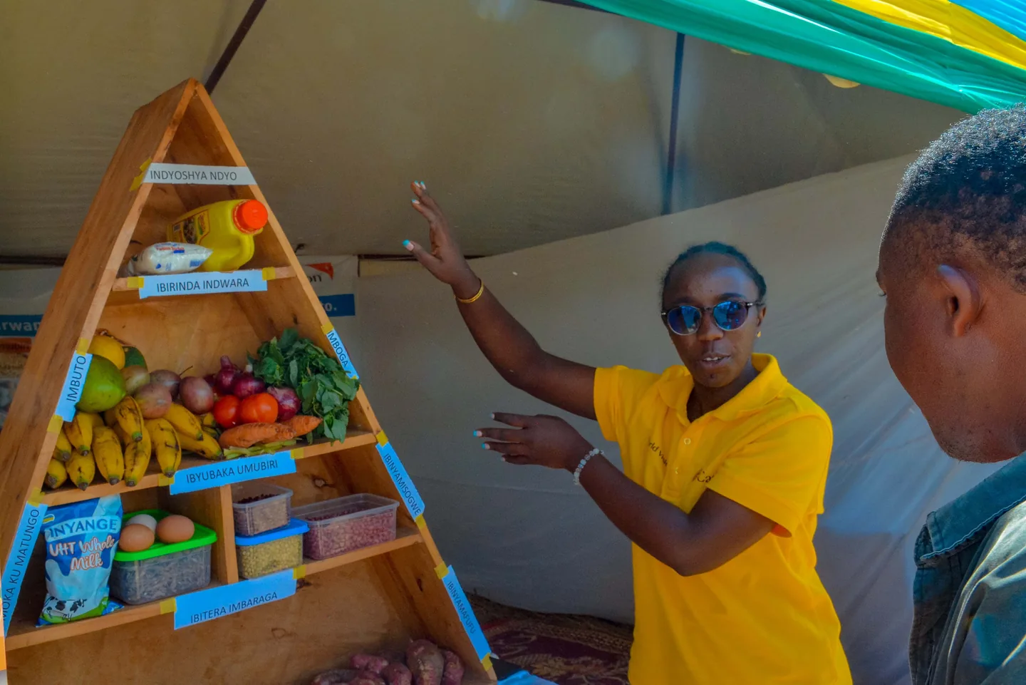 Un stand alimentaire à l’exposition JADF de Kabarore.
